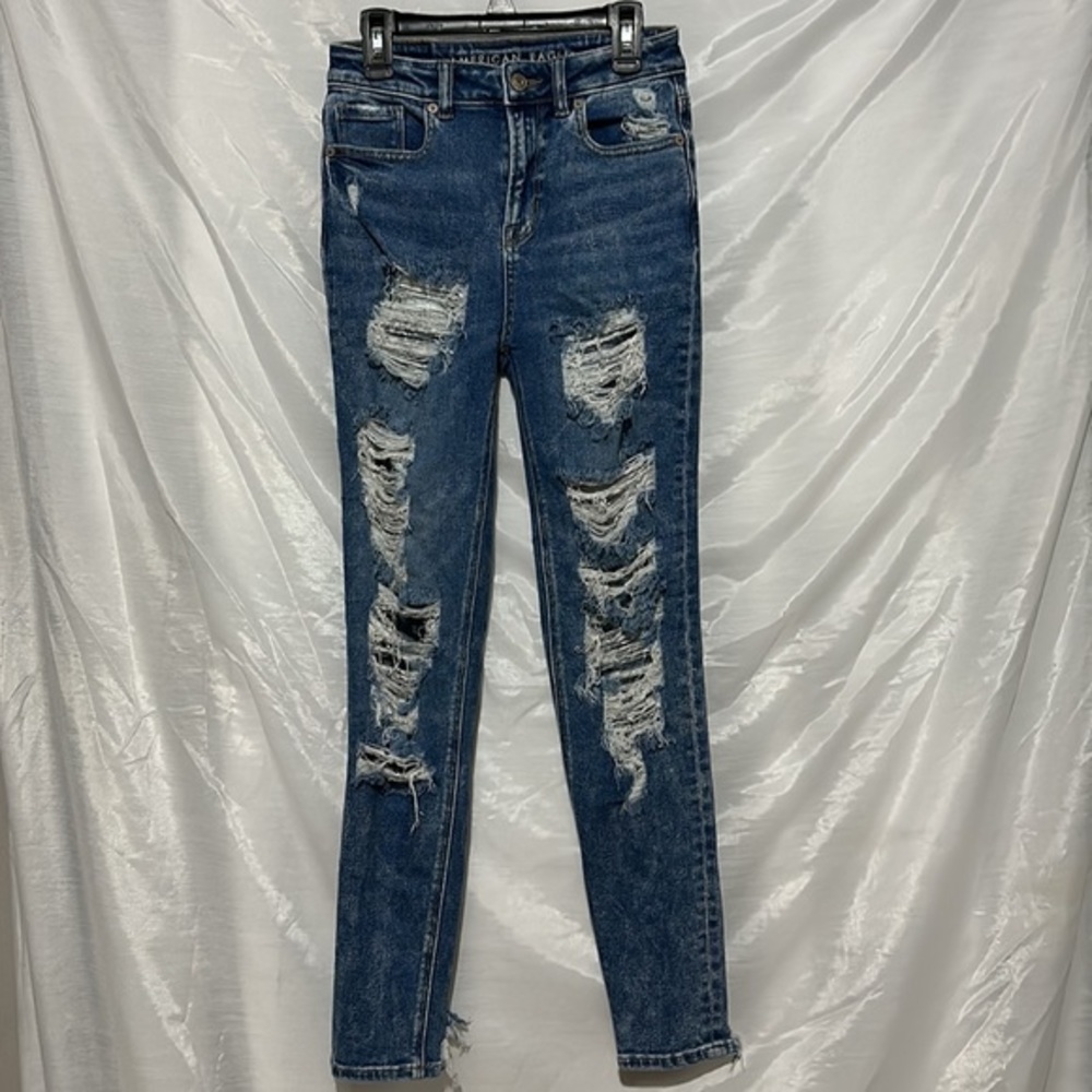 American Eagle Distressed Mom Jeans 000R